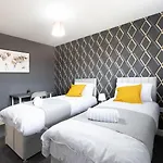 公寓 Cozy 5br,sleeps 12, Driveway, Netflix, White Rose Centre 利兹