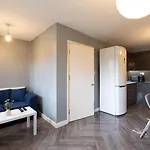 公寓 Cozy 5br,sleeps 12, Driveway, Netflix, White Rose Centre 利兹
