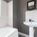 Cozy 5br,sleeps 12, Driveway, Netflix, White Rose Centre 公寓 *
