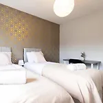 公寓 Cozy 5br,sleeps 12, Driveway, Netflix, White Rose Centre *