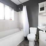 Cozy 5br,sleeps 12, Driveway, Netflix, White Rose Centre 公寓 *