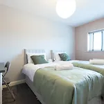 公寓 Cozy 5br,sleeps 12, Driveway, Netflix, White Rose Centre 利兹