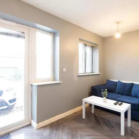 Spacious 5 Bed Town House, Sleeps 12, Near City,free Parking, Pets Ok * Leeds (West Yorkshire)