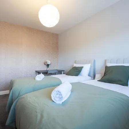 Large 5bdr Townhouse Sleeps 12 Near Free Parking *