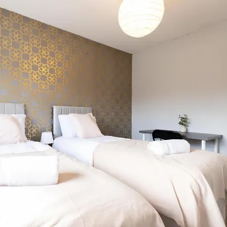 Apartment Large 5bdr Townhouse Sleeps 12 Near Free Parking *