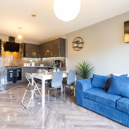 Apartment Spacious 5 Bed Town House, Sleeps 12, Near City,free Parking, Pets Ok Leeds (West Yorkshire)