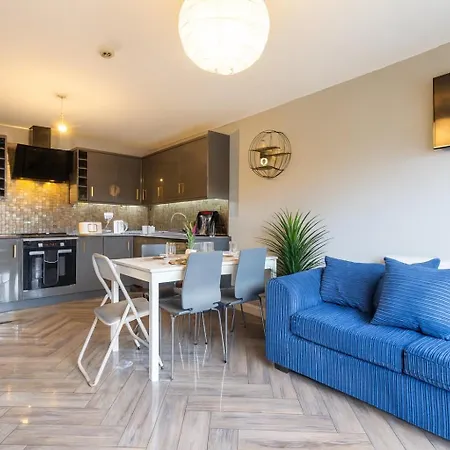 Family & Contractor Stay, 5br House Sleeps 12 Lägenhet