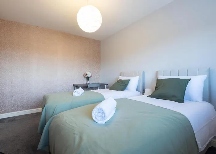 Large 5bdr Townhouse Sleeps 12 Near Free Parking *