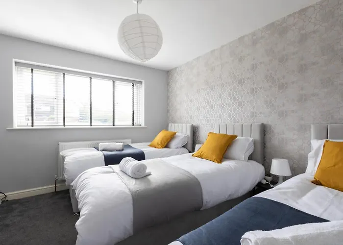 Large 5bdr Townhouse Sleeps 12 Near Free Parking