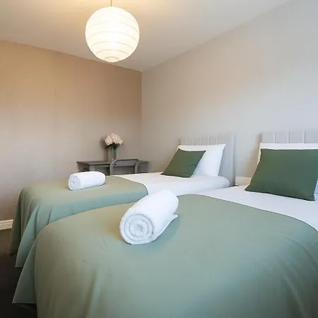 Apartment Large 5bdr Townhouse Sleeps 12 Near Free Parking *