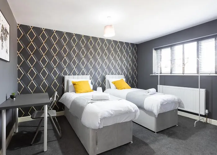 Large 5bdr Townhouse Sleeps 12 Near Free Parking Leeds (West Yorkshire)