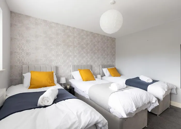 Large 5bdr Townhouse Sleeps 12 Near Free Parking