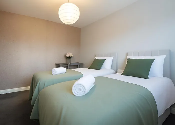 Apartment Large 5bdr Townhouse Sleeps 12 Near Free Parking *